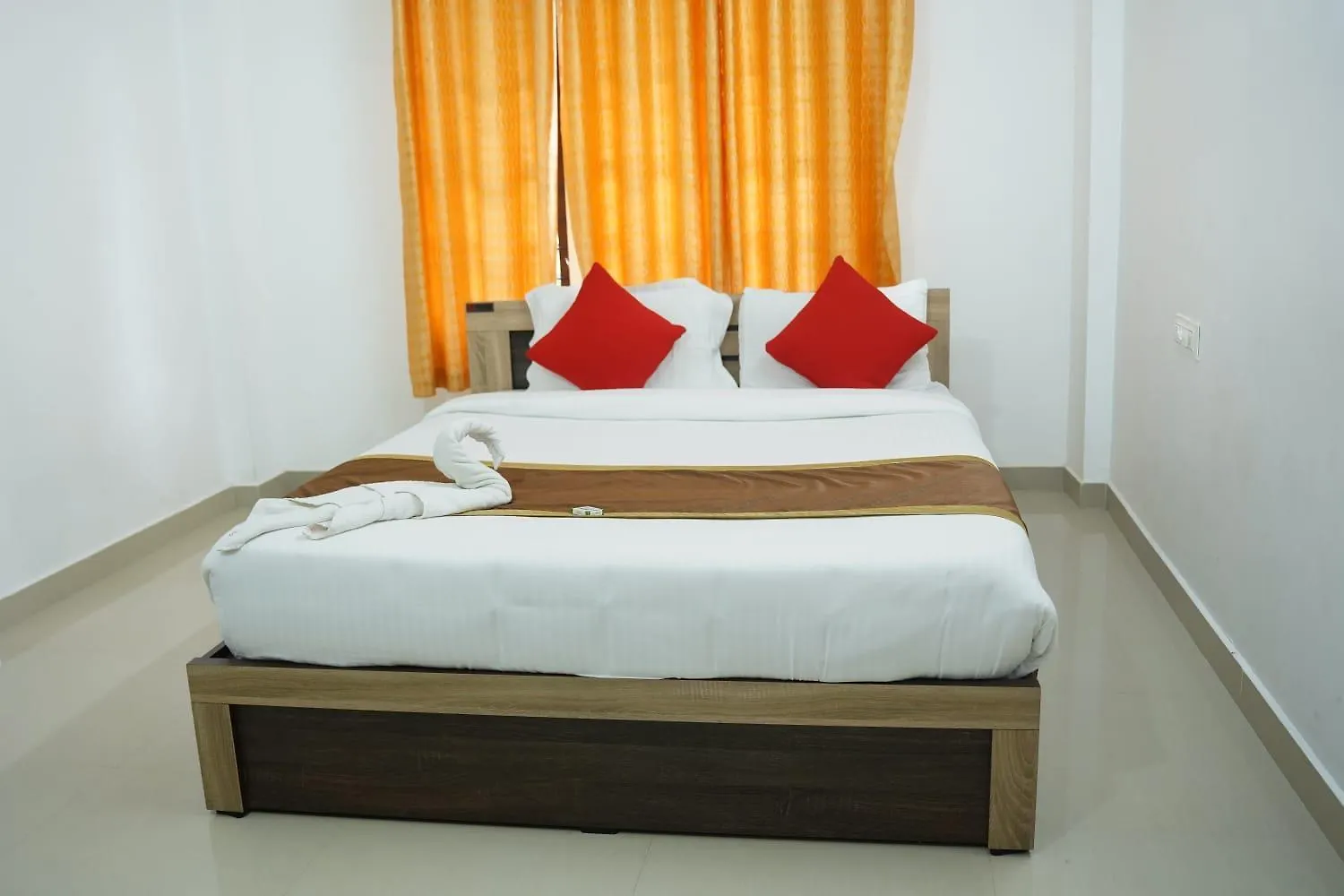 Blueway Hotel 무나르