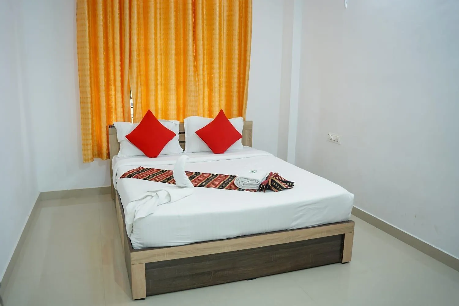 Blueway Hotel 무나르