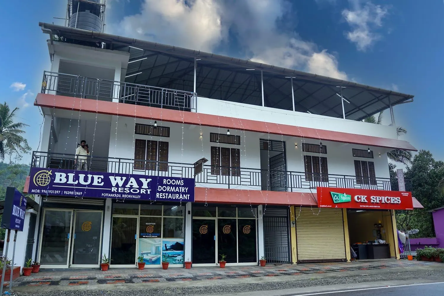 Blueway Hotel 무나르
