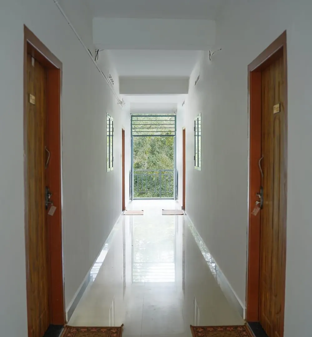 Blueway Hotel 무나르